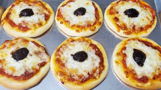 طريقة تحضير اقراص البيتزا (العجينة والصلصة)  Best Mini Pizza Recipe (Dough and Sauce)