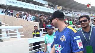 Shakib Khan makes a fan's day by signing and gifting a Dhaka Capitals jersey!