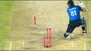 STUMPS THRASHING DELIVERIES BY SHOAIB AKHTER COMPILATION.