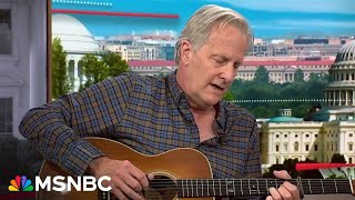 Jeff Daniels gives live performance inspired by No Kings Protest of the Trump Administration