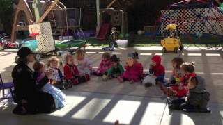 Morah teaches Torah to toddlers. Jewish identity. Parsha vayigash