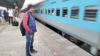 12936 Surat Bandra Terminus Intercity Express with BRC WAP-7 37354 arriving at Vapi.