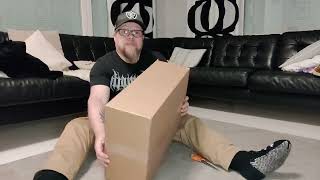 Posti toi laatikon. Unboxataan se.