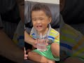 初めて炭酸ジュースを飲む少 baby 子育て 育児