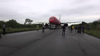 2014.4.1 RCTP/TPE 桃園國際機場 戰備聯絡道 遠東航空公司班機  B-27013 / B-27015 Boeing 757-200 搬移至舊桃園海軍基地