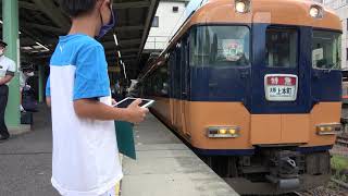 上本町ゆき12200系スナックカー津駅到着