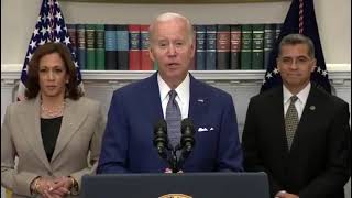 Biden reads "End of quote. Repeat the line.” from the prompter. Yes, he is that ultra-dumb