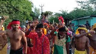 வீரபாண்டி ஶ்ரீ கௌமாரியம்மன் கோவிலை நோக்கி கரட்டுபட்டி இராஜகம்பள நாயக்கர் தேவராட்டம்