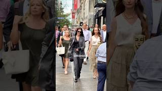 Anne Hathaway casually strolls through like she owns NYC. Because she kinda does 🎬👠