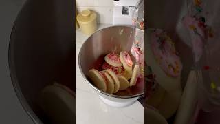 Bet you’ve never seen it done like this 😂💗 #cake #easyrecipe #cakepops