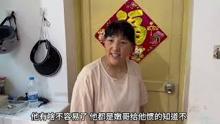 婆婆在家打牌对儿媳指指点点，儿媳忍无可忍给婆婆牌桌子掀翻。