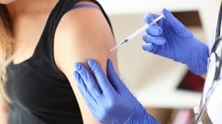 Acqua al posto del vaccino per 8600 persone: indagata infermiera negazionista