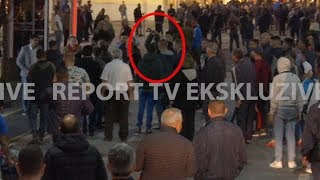 Report TV - Kapet njëri nga protestuesit që dhunoi në protestë ish-bodigardin e Berishës