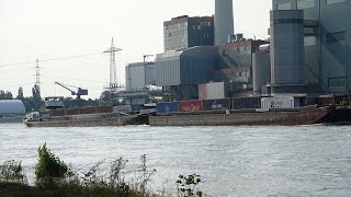 ShipSpotting Industrieromantik - Binnenschiffe vor spektakulärer Kulisse am Rhein mit Sony FDR-AX53