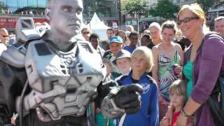 Robotmannen Micke Maskin på Kulturfestivalen