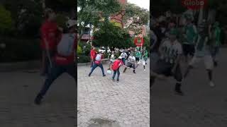 Hinchas del Nacional y el Medellín se enfrentan en Caldas, Antioquia