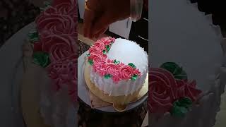 #finally itne dino bad video bna 😇😇 #apni #homebakery #cakedecorating