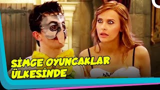 Simge Şoker İle Arkadaş Oldu | Oyuncaklar Ülkesi