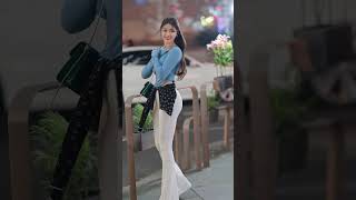 街拍美女，小姐姐回眸一笑，心都融化了 chinese girl #shortsvideo #fpy #foryou #推荐