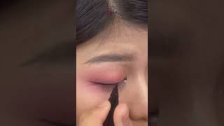 របៀបគូ eyeliner ងាយៗ