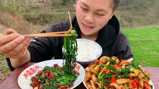 去荒地裏挖了一堆野菜，再炒盤豬板筋，加了半斤辣椒又辣又下飯record my rural life