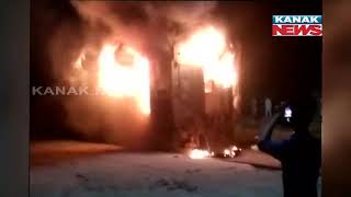 Massive Fire Engulfed S6 Coach Of Bihar Sampark Kranti Superfast Express