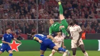 Manuel Neuer Injured Vs Dinamo Zagreb - Manuel Neuer falls to the ground in the game against Zagreb