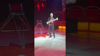 Jongleur Premiere Weihnachtszirkus Schweinfurt 2024 Circus Europa Hubert Fella #hubertfella ￼