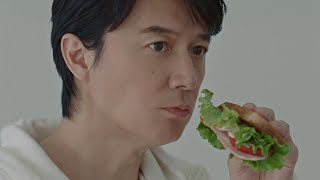 福山雅治、サラダトーストをガブリ　目線アップも！　「キユーピーハーフ」新CM「サラダトースト 春」編