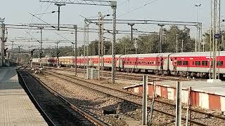 12561 Jaynagar To New Delhi Swatantrata senani Express Departure Aligarh junction platform no 4