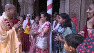 HH Radhanath Swami Welcoming at ISKCON Chowpatty