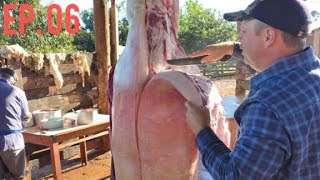 CARNEANDO PORCO, TORRESMO, SALAME, CHURRASCO, MORCILHA E BANHA.