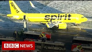 US snowstorm: Plane skids after landing in icy conditions at Baltimore - BBC News