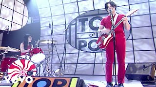 The White Stripes - Fell In Love With a Girl (Live on Top Of The Pops 2002)