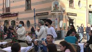 Giovani suonatori amalfitani in Piazza Duomo