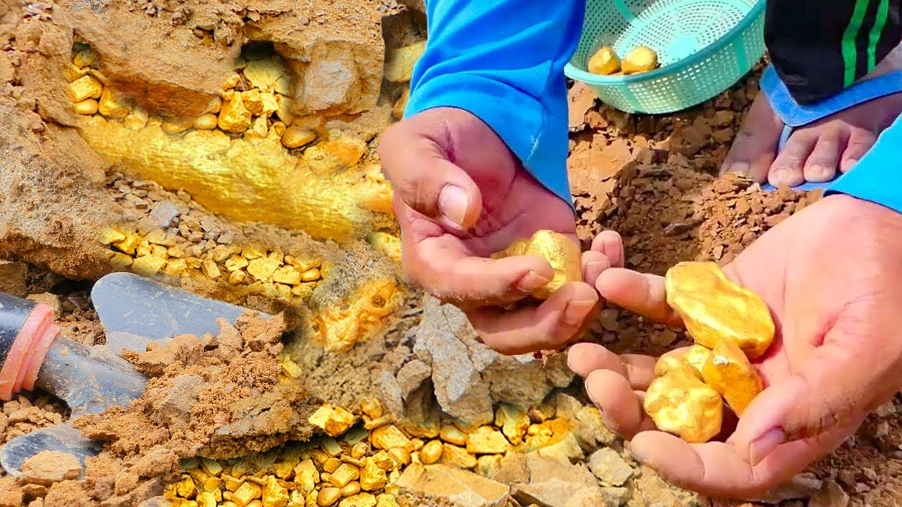 Wow So Lucky! Digging For Treasure Worth Millions From Huge Nuggets Of ...