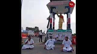 Saffron shawl wrapped around MGR statue in Puducherry sparks tension