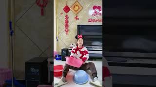 3 可爱瞳瞳 #五花八门的消遣方式 #没事娱乐一下 #无忧无虑的童年