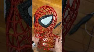 Making the eyes of the Spiderman with a 3D pen