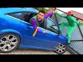 Mr. Joe on Opel Vectra OPC VS Green Man on Corvette with Gas tank in Trunk Car for Kids