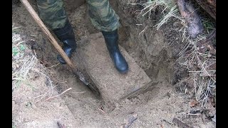 Во время раскопок археологи нашли покрытый грязью ящик. Лучше бы они его не открывали