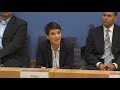 pressekonferenz der afd frauke petry spricht von „regierungsübernahme“ und verschwindet