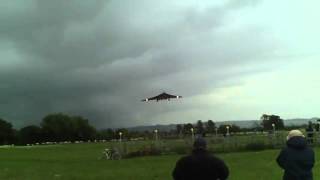 Awesome Vulcan Bomber Low Fly-By