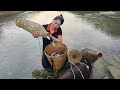 How to use bamboo cages to catch fish and grill fish to eat at the stream