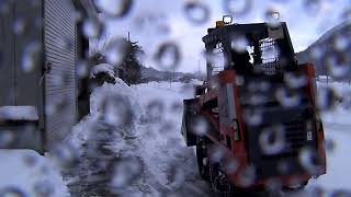 カメラに水滴が付いてすいません。シーズン6回目　車庫前の除雪ボブキャットのようなジョブサン