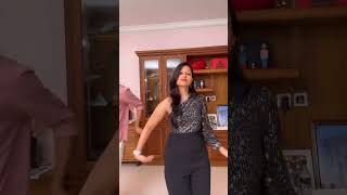 ഒരു വൈകിപ്പോയ ബുധനാഴ്ച നൃത്തം 🖤👯 Wednesday Dance Challenge