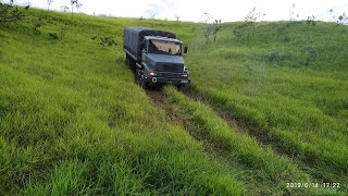 Teste de tração e reduzida no Mercedes Benz LA-1418 4x4