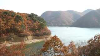 宮城県　七ヶ宿湖の紅葉