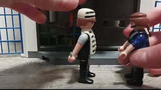 Playmobil Polizistinin nehmen die Leute fest