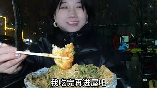 河南特色脏脏摊麻辣烫，一元一串围炉吃暖和和的